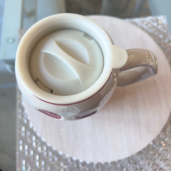 ☠️ POISON APPLE Disney Snow White Ceramic Travel Mug Red NEW - Picture 3 of 7